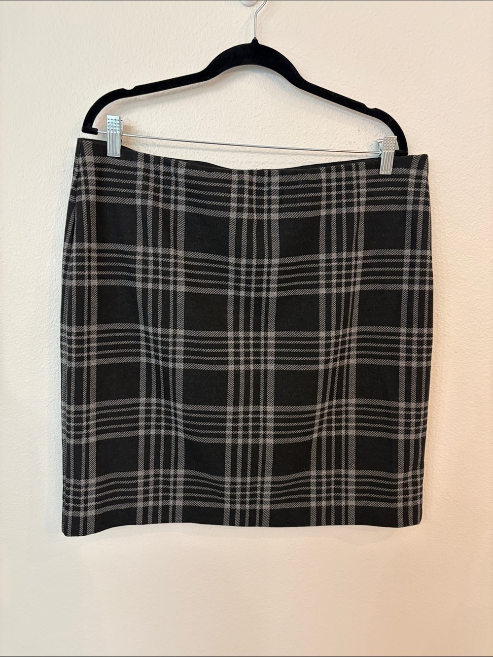 LOFT Black and Gray Plaid Pencil Skirt Size 16